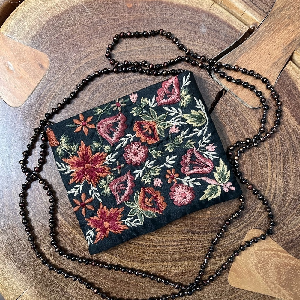 Embroidered Vintage Moyna coin purse. - Picture 3 of 7